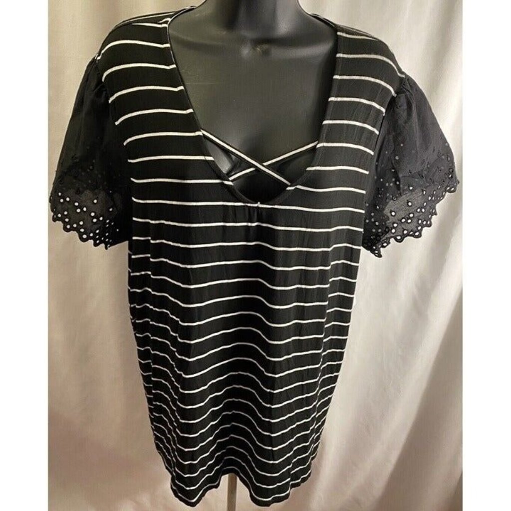 89 Th And Madison Womens Size Xl Black White Striped Eyelet Sleeves Scoop Neck